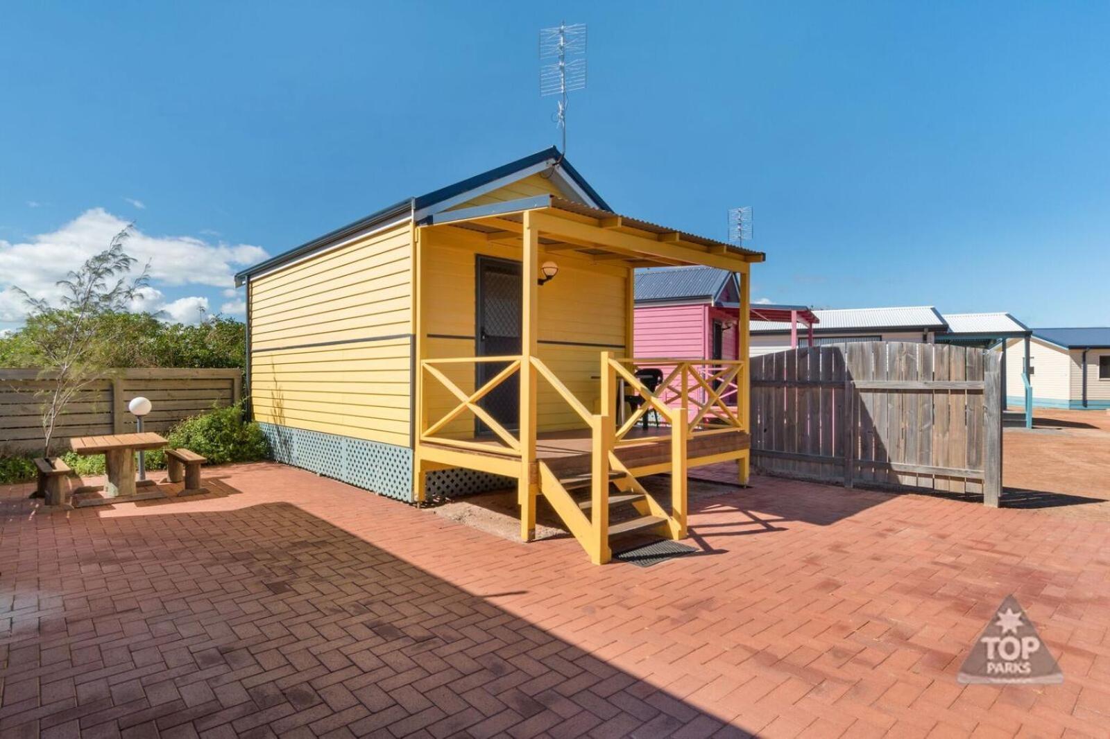 Hotel Dongara Tourist Park Port Denison Esterno foto