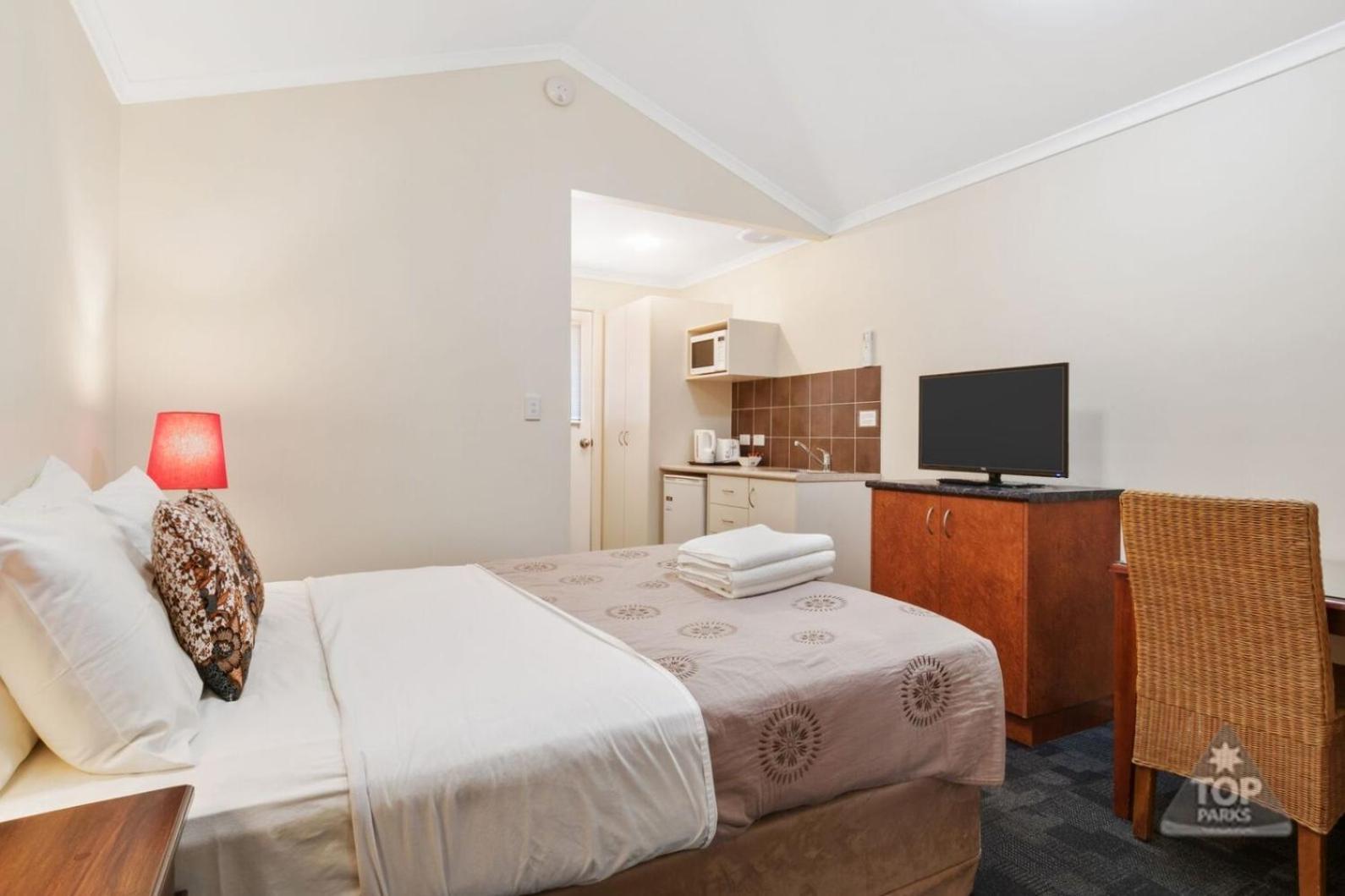 Hotel Dongara Tourist Park Port Denison Esterno foto
