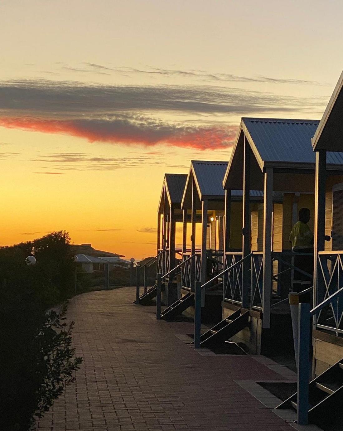 Hotel Dongara Tourist Park Port Denison Esterno foto